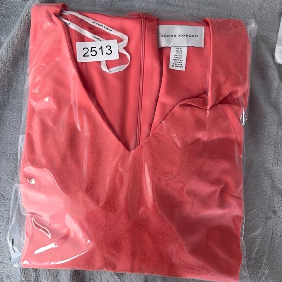 Donna Morgan Sheath Mini Dress Size 6 Bell Sleeves V Neck Back Zip Peach Pink - Picture 10 of 10